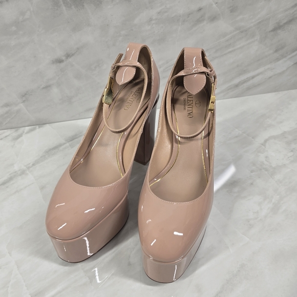 Valentino Garavani Heels - Picture 1 of 10